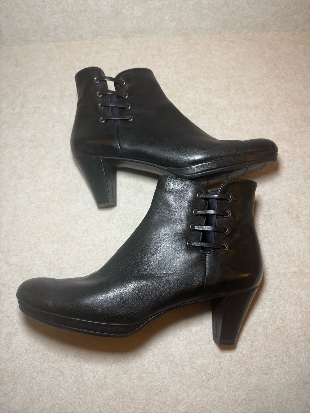 VANELi Black Leather Side Lacing Tie Detail High Ankle Boot Booties Size 8